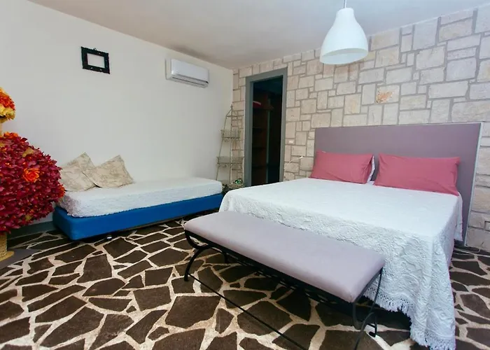 Stone House פארק נופש מודיקה