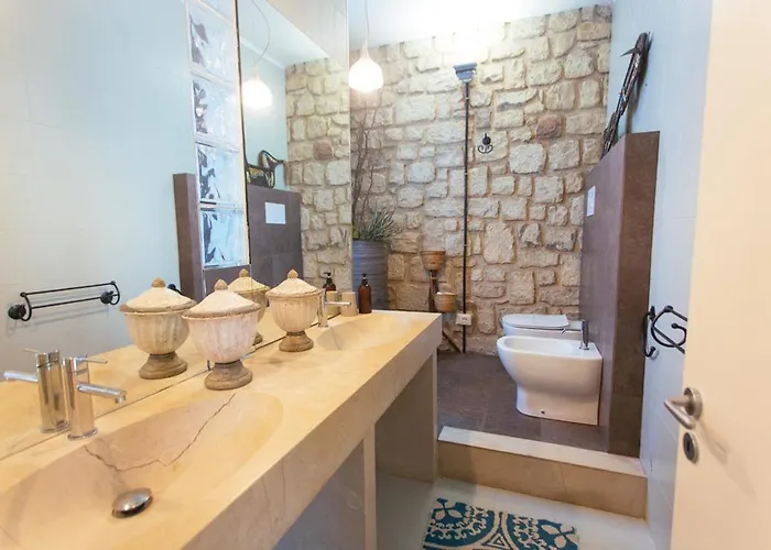 פארק נופש Stone House מודיקה