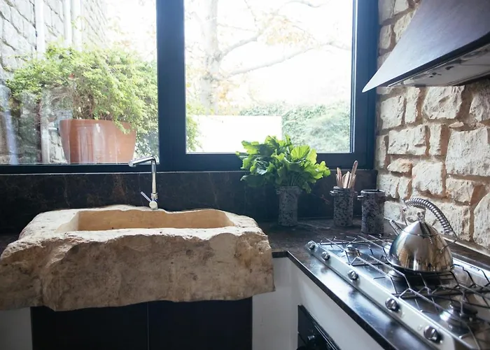 Stone House * מודיקה