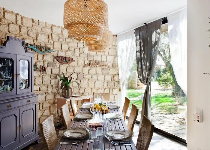 פארק נופש Stone House *